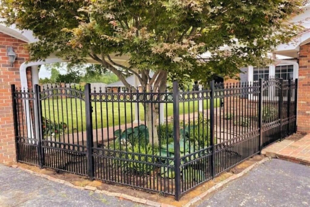 Aluminum fence by Cloyd's Fencing